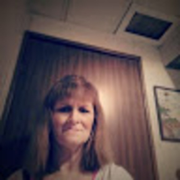 Meet your Posher, Debra - Picture 1 of 1